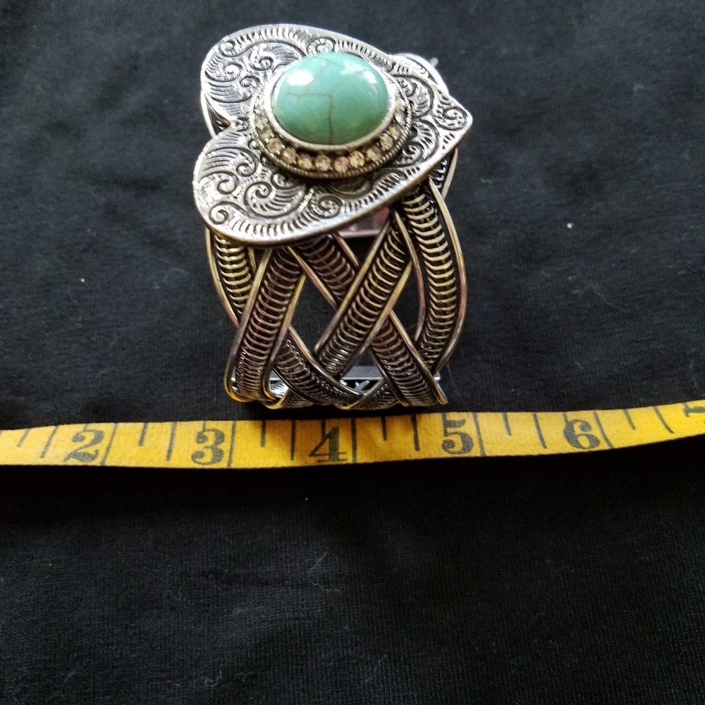 Turquoise and Silver colored cuff bracelet - Picture 3 of 3